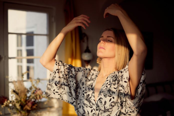 Esercizi di respirazione profonda che aumentano l'energia, la concentrazione e la chiarezza mentale
