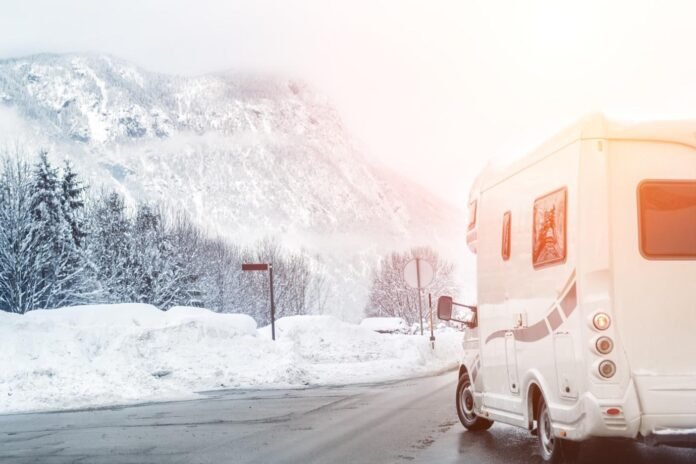 La guida completa ai viaggi invernali in camper per principianti
