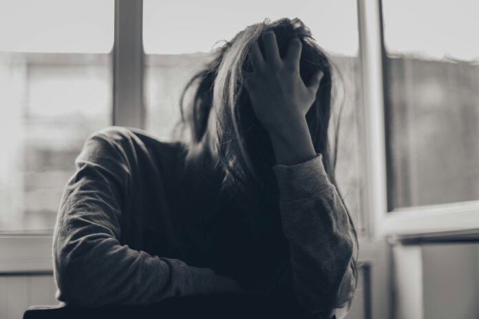 Burnout o depressione? Differenze chiave e come gli esperti diagnosticano l'esaurimento emotivo
